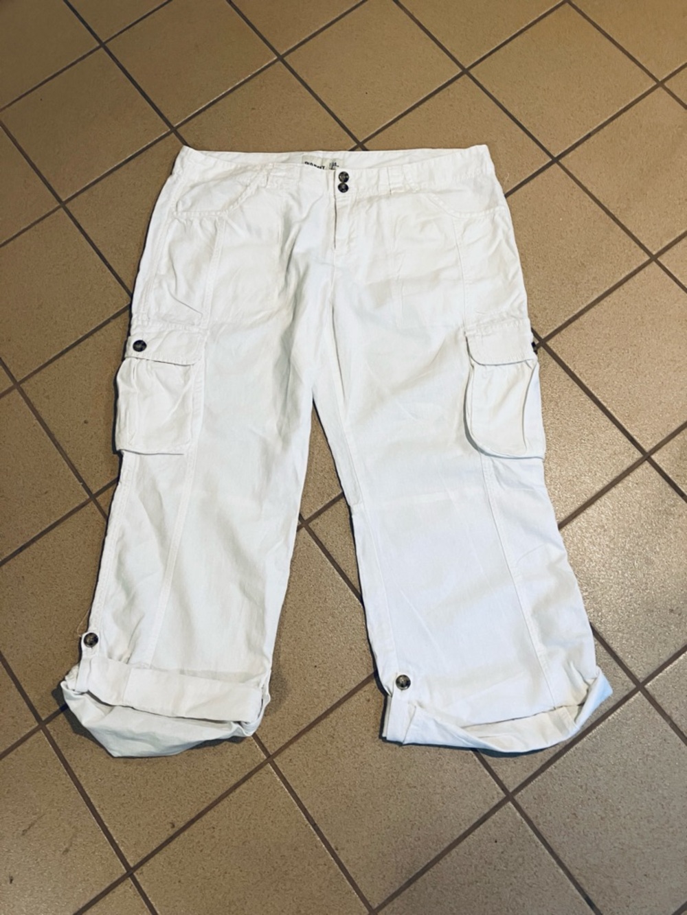 Old Navy White Linen-Blend Capris